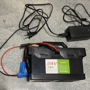 24V 7Ah Lithium Ion Battery Pack - Black and Green